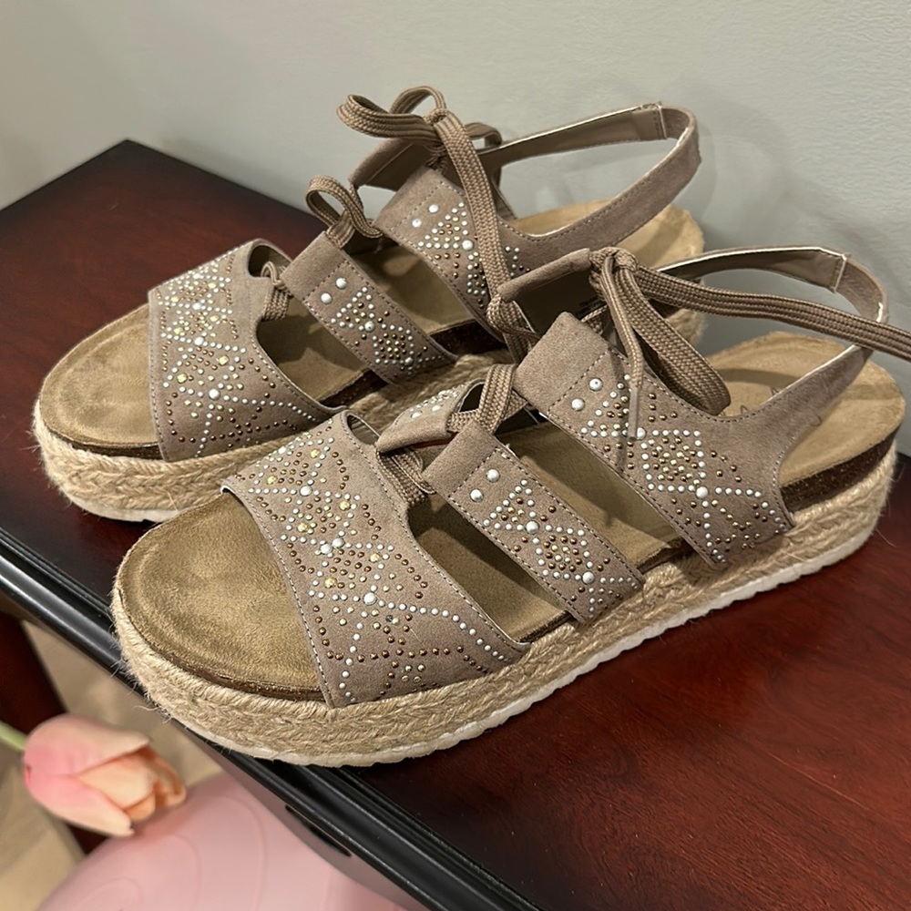 Super fun Embellished espadrilles sandals. Size 9.5/40.